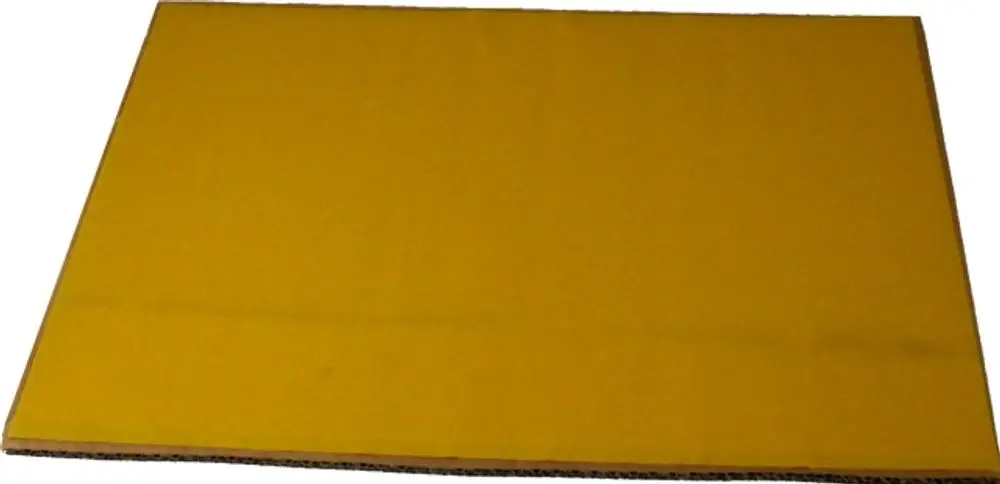 Gelbe, flache Kartonplatte aus Wellpappe, geeignet für verschiedene Bastel- und Reparaturanwendungen, möglicherweise von der Marke Wolf.